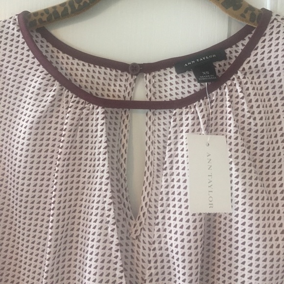 Ann Taylor Sleeveless Blouse! NWT🛍 - Picture 2 of 6